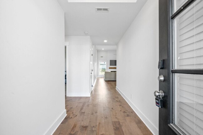 Building Photo - 3 Bedroom 2 Bath Newer Home For Rent In Sa...