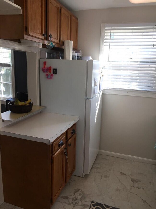 Building Photo - Cute Colonial with Nice Backyard Less than...