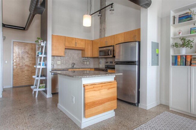 Foto del edificio - 221 W Lancaster Ave