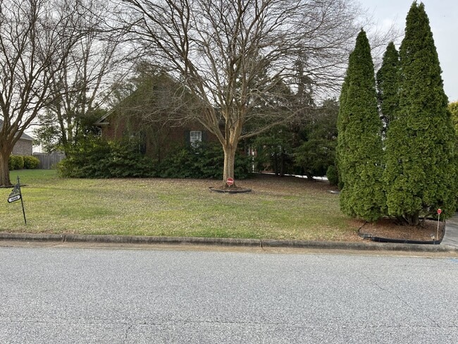 Building Photo - "Charming Kernersville Retreat: Spacious 4-Bed Gem with Granite Touches & Cozy Fireplace"