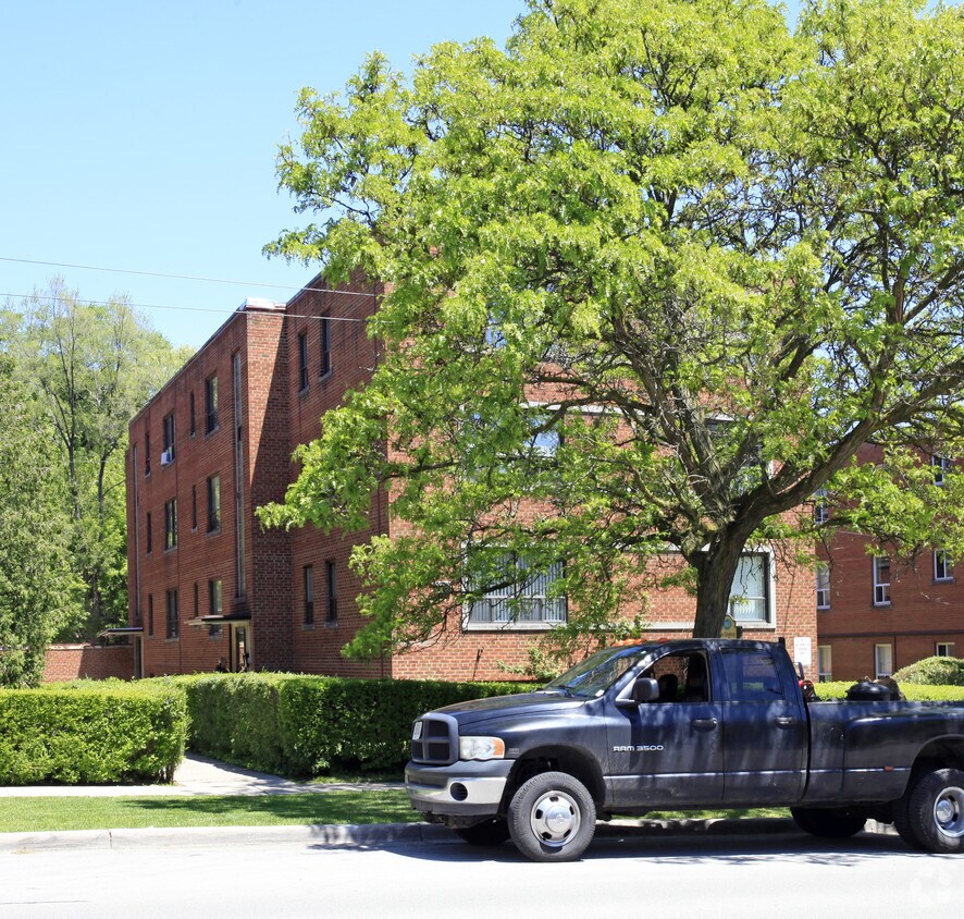 Photo du bâtiment - 313 The Kingsway