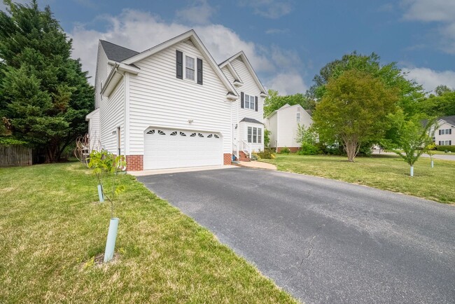 Building Photo - Beautiful 5 Bedroom 3.5 Bath Home in Glen ...