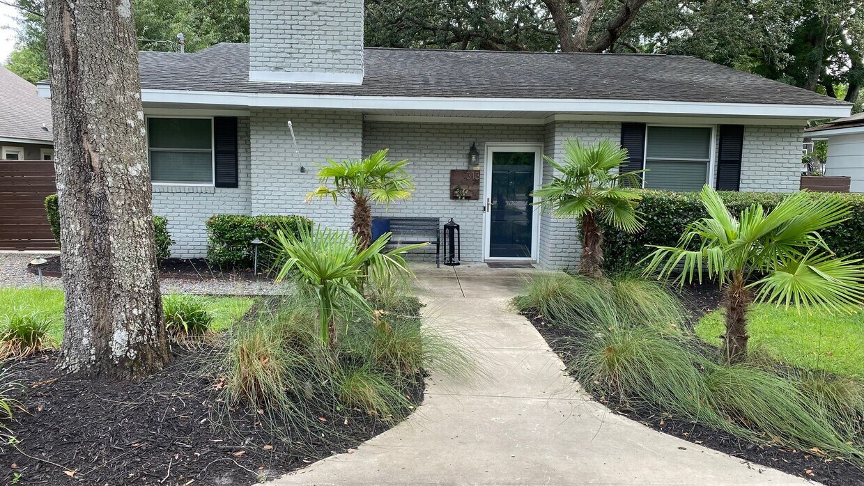 Primary Photo - Charming All-Brick 2 Bedroom, 2 Bath Home ...