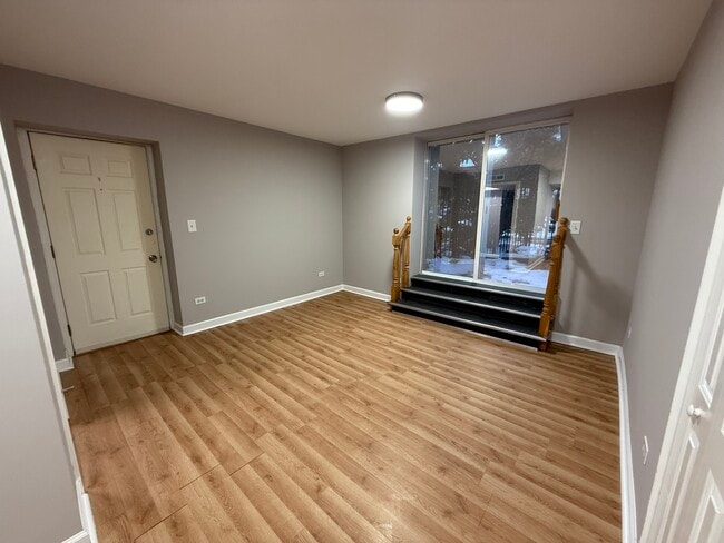 Building Photo - 6954 N Greenview Ave