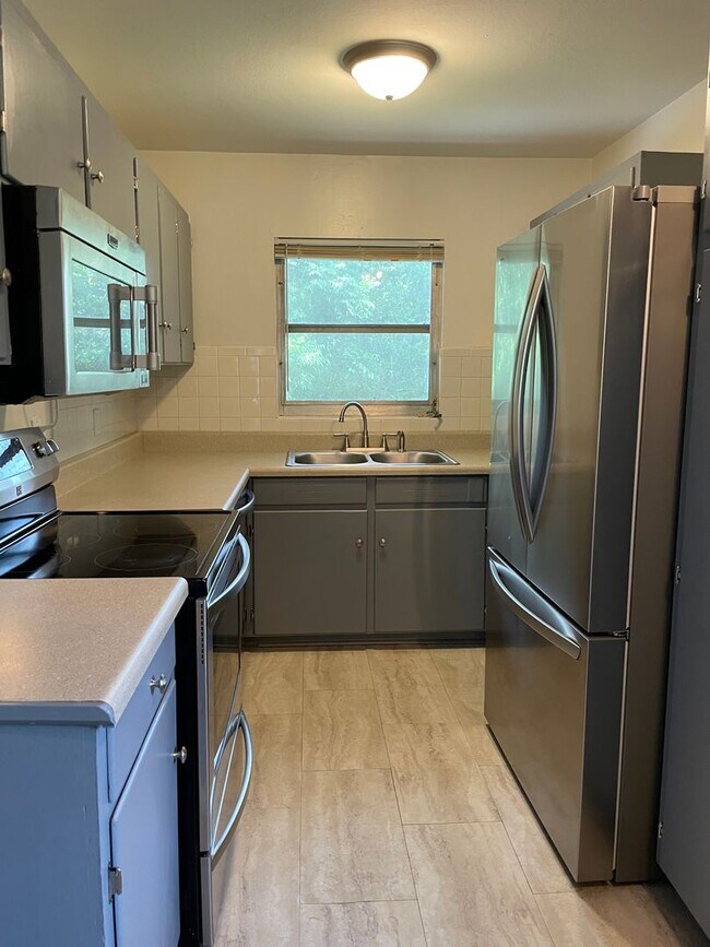 Foto del edificio - Fall Into Comfort! Spacious 3BR/2BA Upstai...