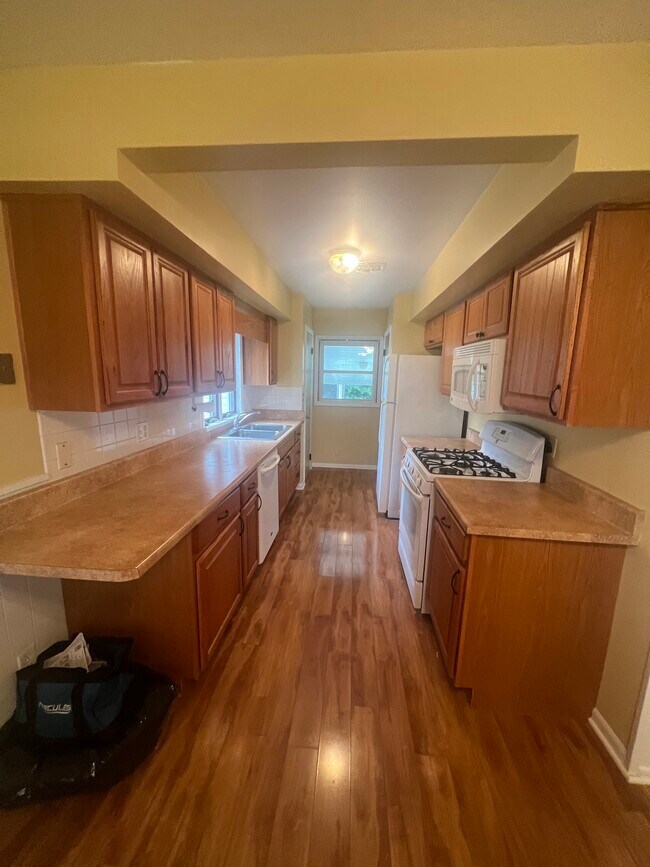 Foto del edificio - 5350 Pinecrest Ave