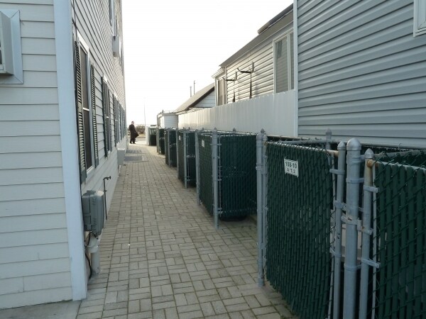 Primary Photo - 10804-10810 Shore Front Pky