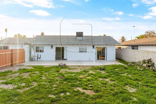 Foto del edificio - Charming Single-Story 3 Bed/2 Bath duplex ...