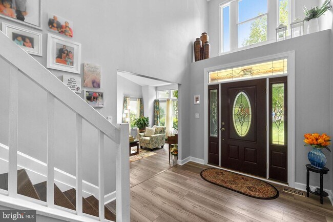 Building Photo - 6874 Caravan Ct