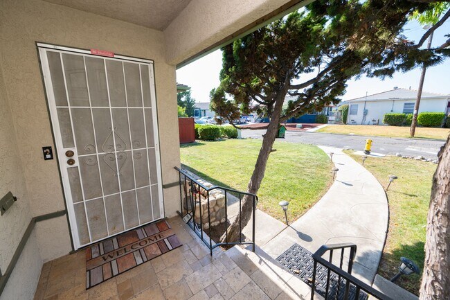 Building Photo - 3BR/2BA home with bonus room & additional ...