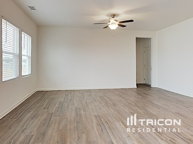 Foto del edificio - 2137 Hudson Dr