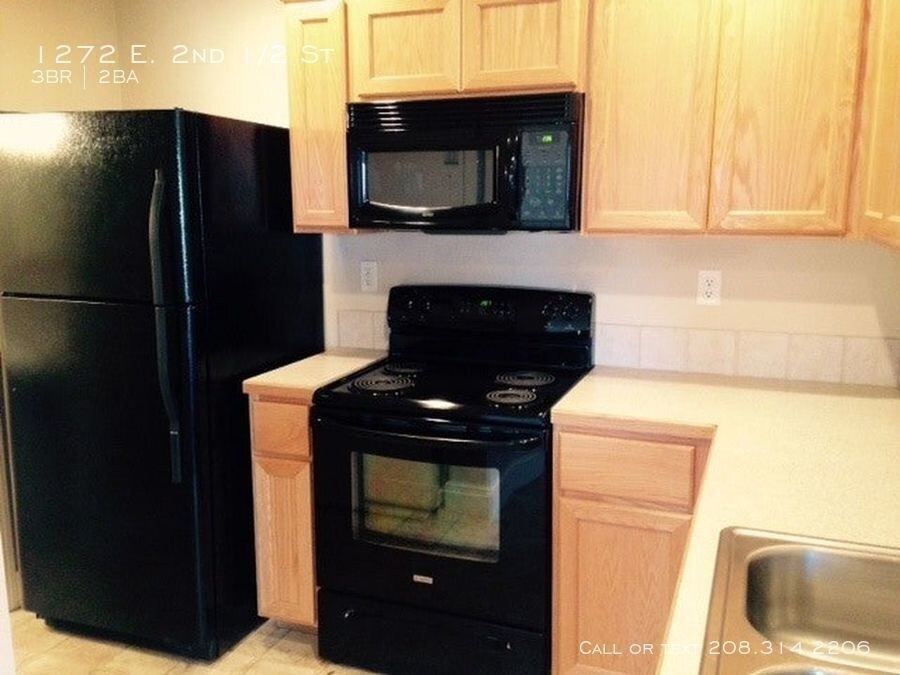 Primary Photo - 2 Story 3 Bed 1 1/2 bath great location