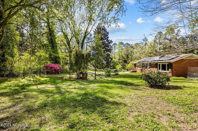 Building Photo - 806 Sunset Dr