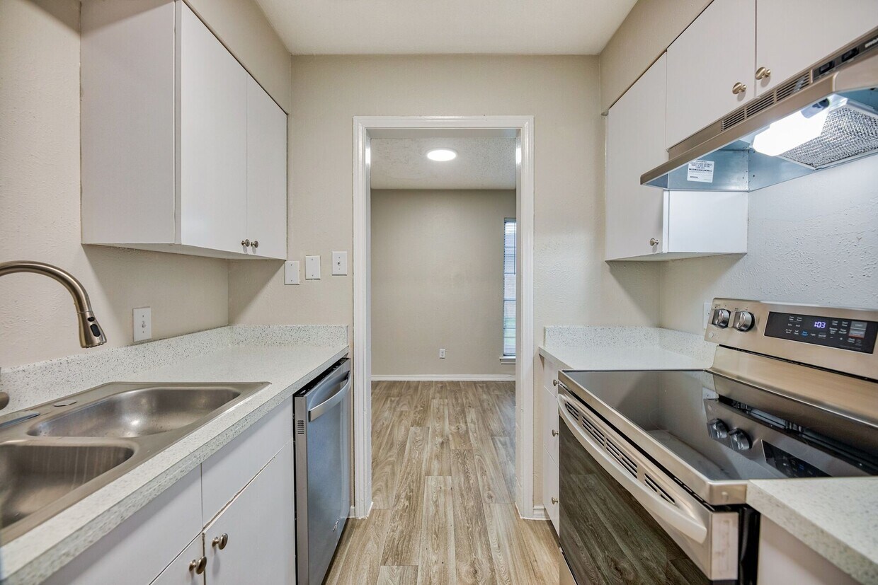 1008 S Belt Line Rd, Grand Prairie, TX 75051