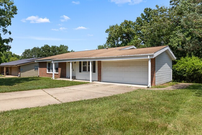 Foto del edificio - 6930 Birdie Ln