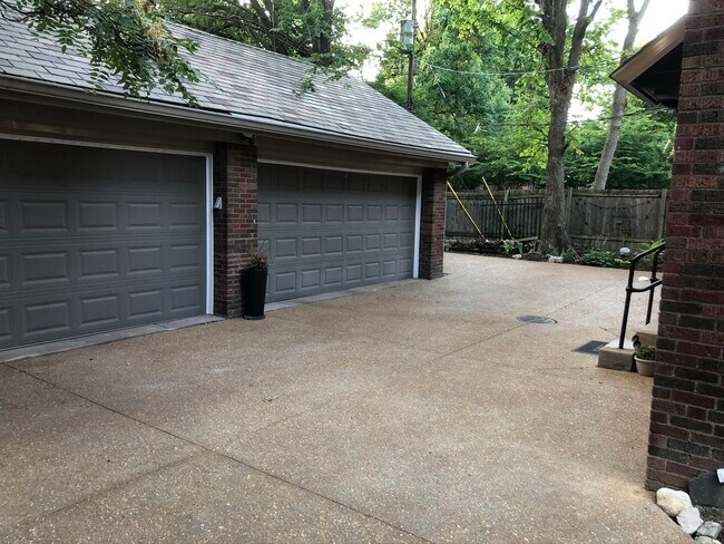 2 garage w remote - 407 Midvale Ave