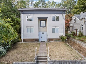 Building Photo - 740 Fern St