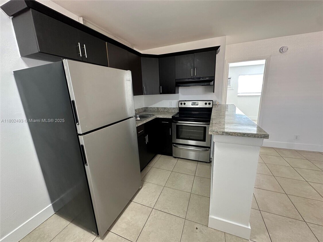 Foto principal - 101 NE 41st St