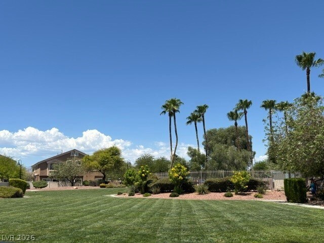 Foto del edificio - 3513 Hazelnut Pine Pl