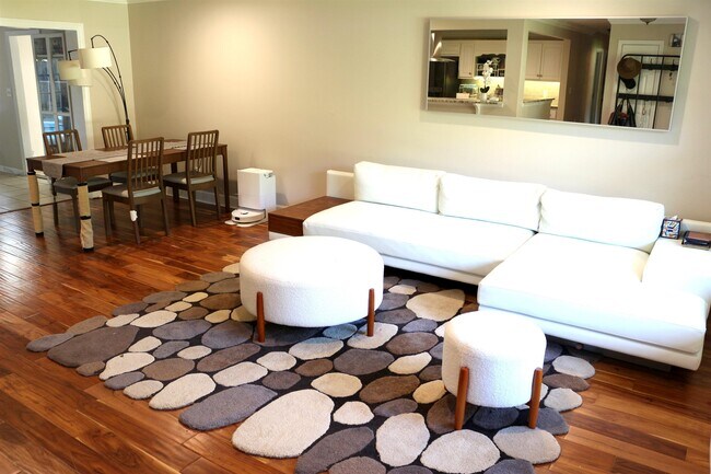 Foto del edificio - 410 Inglewood Dr