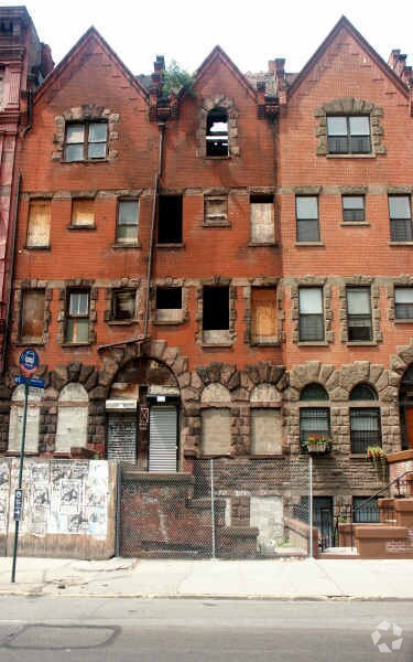 Primary Photo - 2070 Fifth Ave