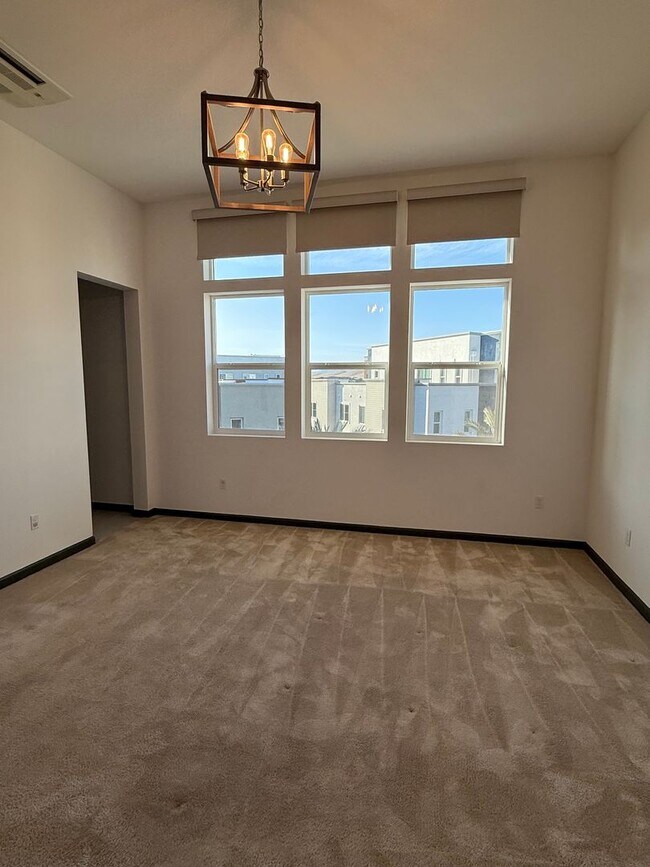 Foto del edificio - $5,190 - GORGEOUS FOUR BEDROOM HOME IN THE...