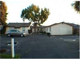 Building Photo - 864 Wayside Dr
