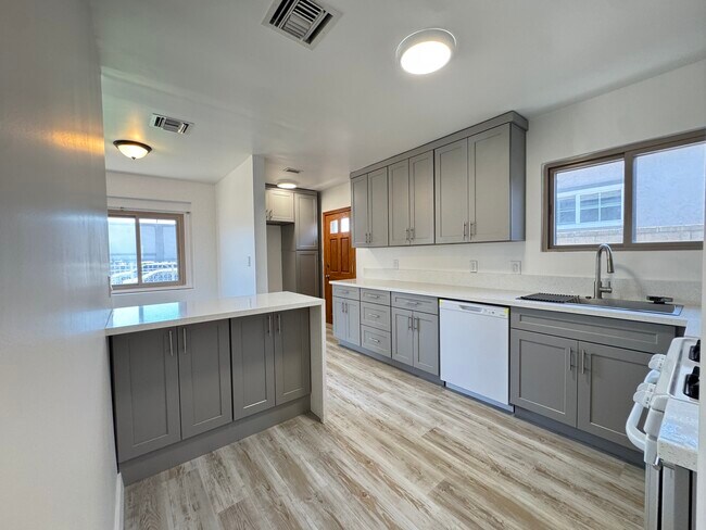 Building Photo - 10817 Cantara St