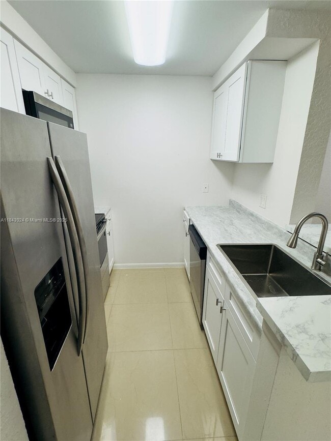 Foto del edificio - 2851 N Oakland Forest Dr