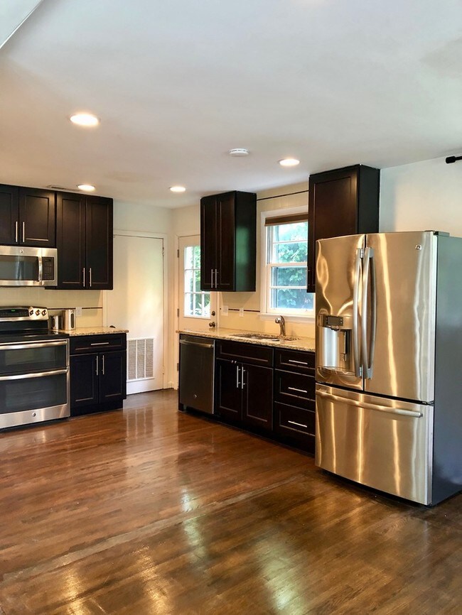 Foto del edificio - 533 Northcrest Dr