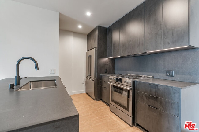 Foto del edificio - 3688 Overland Ave