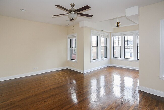 Foto del edificio - 3707 N Wilton Ave