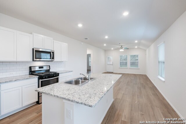 Foto del edificio - 3908 Claystone Canyon