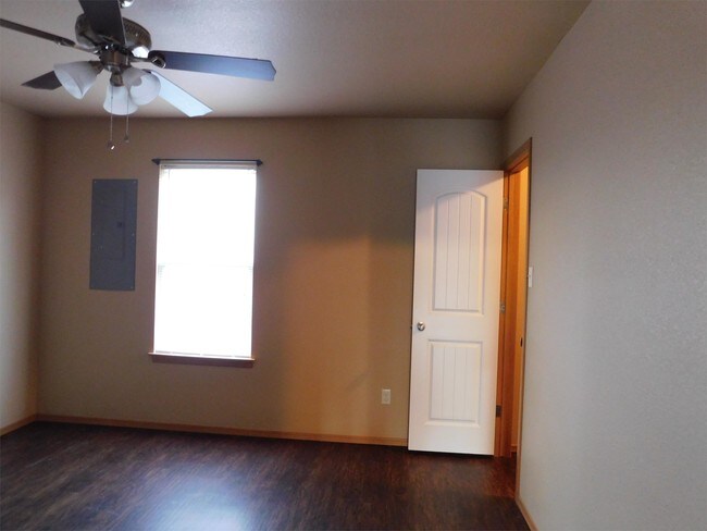 Building Photo - 1470 OK-9