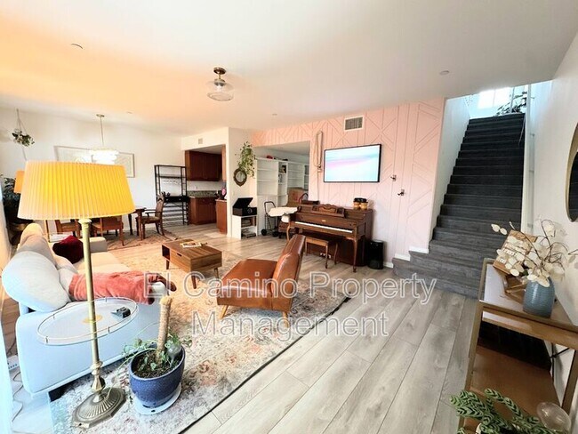 Foto del edificio - 17230 Newhope St