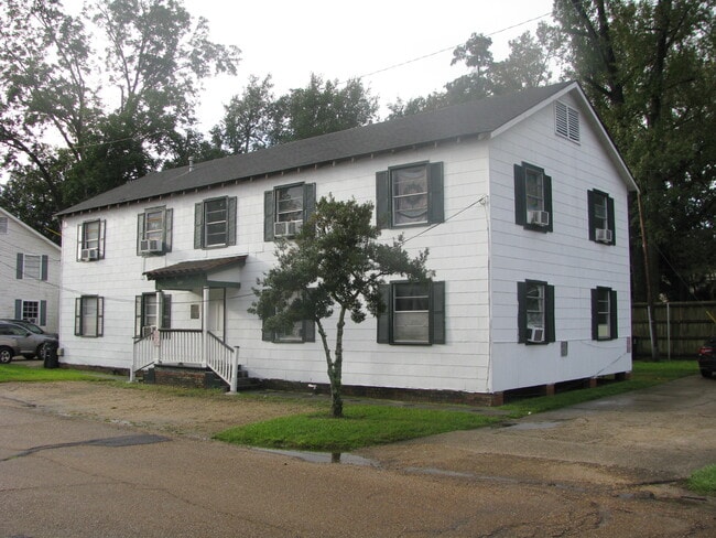 Building Photo - 4212 Oxford Ave