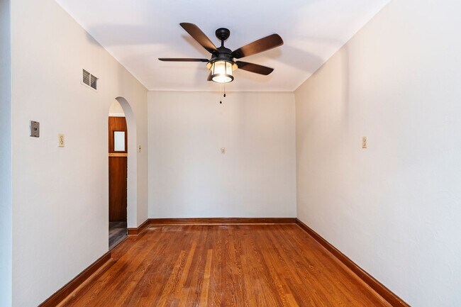 Foto del edificio - 6601 Devonshire Ave