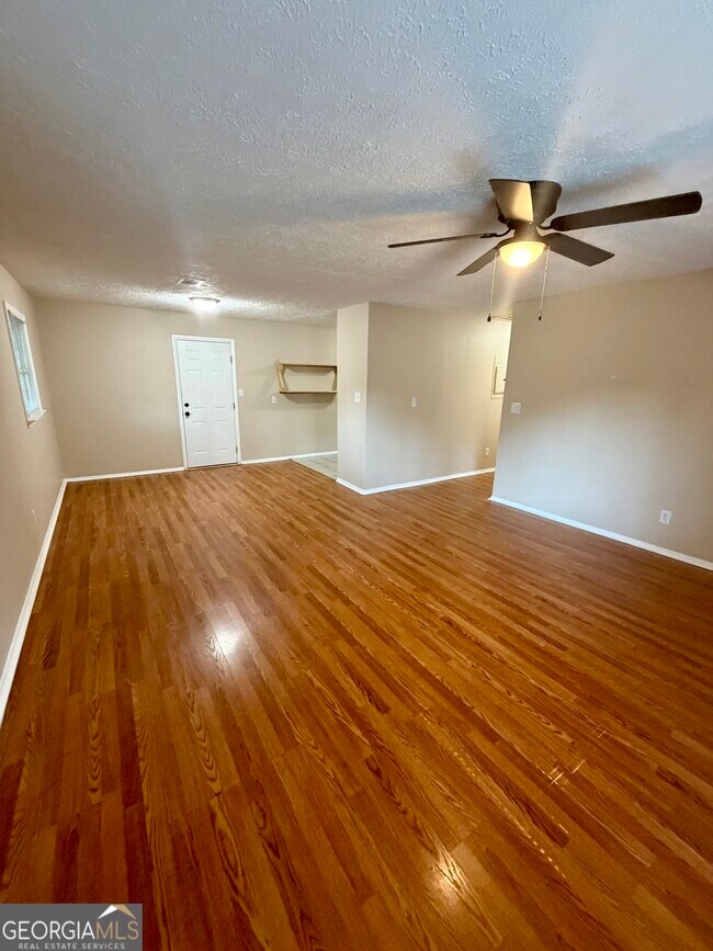 Foto del edificio - 814 Crestwood Terrace