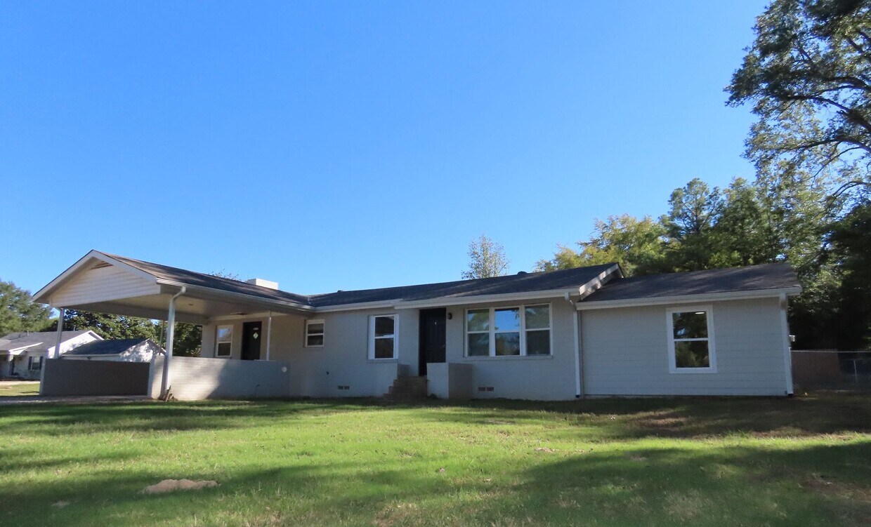 Country LivingCity Close! Spacious 3 Bedr... House Rental in Tyler