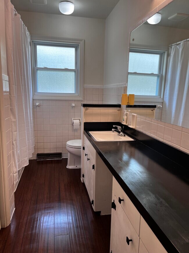 Foto del edificio - 1459 E Brunswick Ave