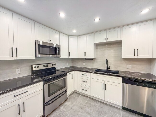 Foto del edificio - Beautiful 2B/2BA in the Marina w/ Newly Re...