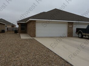 Building Photo - 1305 Mission Dr