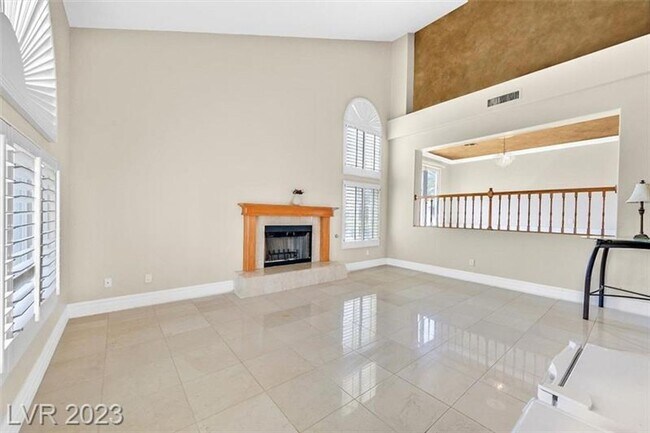 Building Photo - 5 Bed, Pool, Corner Lot