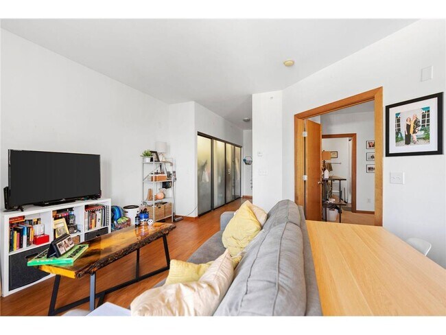 Building Photo - 15 E Franklin Ave
