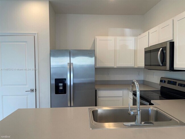 Building Photo - 3 br, 2.5 bath House - 600 SW 12th St