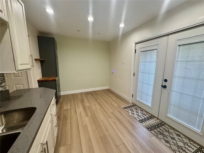 Building Photo - 4259 Burnett Walk