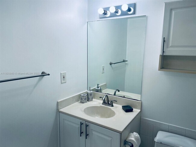 Building Photo - 2501 S Ocean Dr