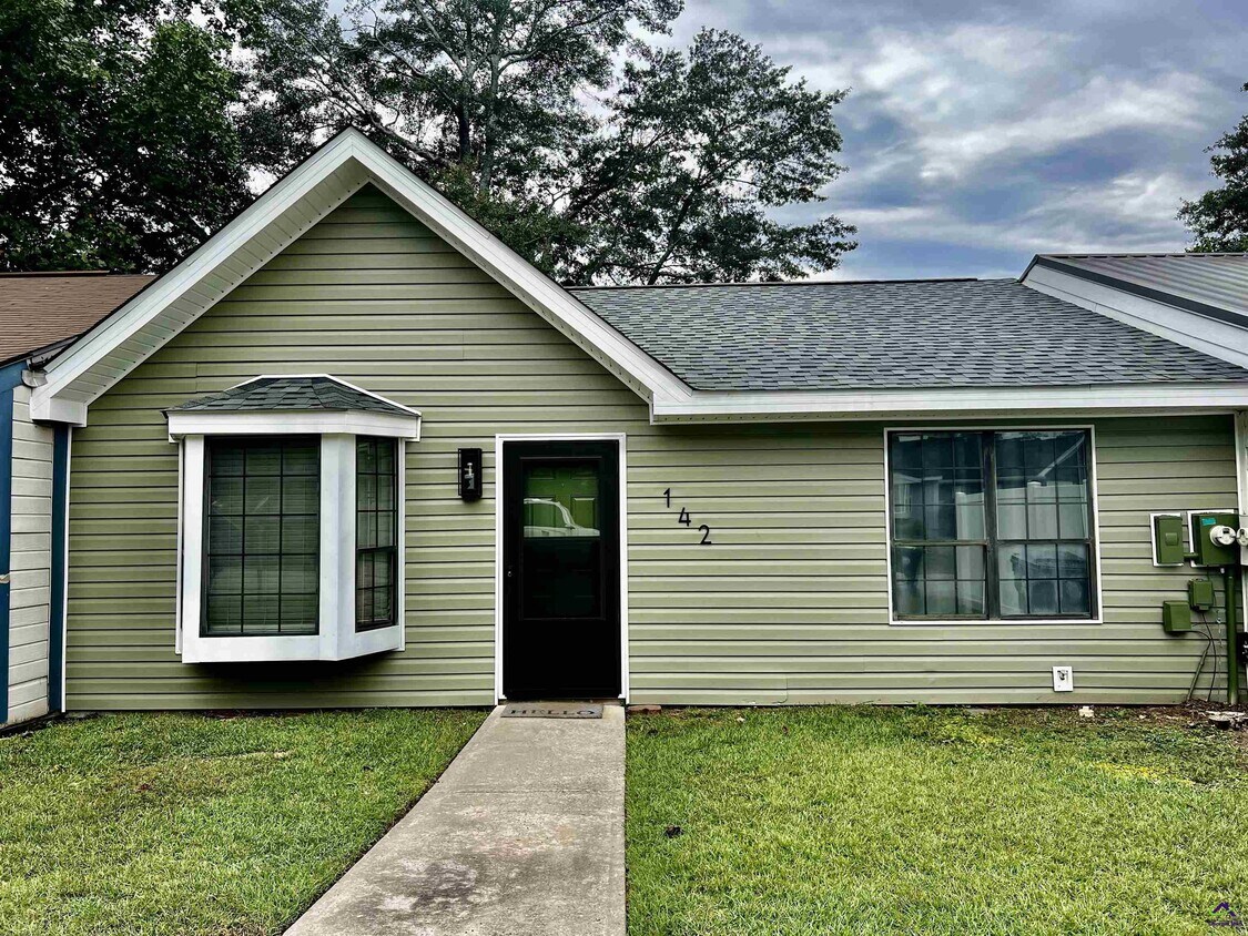 Primary Photo - 142 Wrights Mill Cir