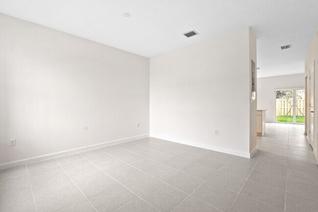 Foto del edificio - Modern 3-Bedroom Townhome with Private Backyard in Homestead