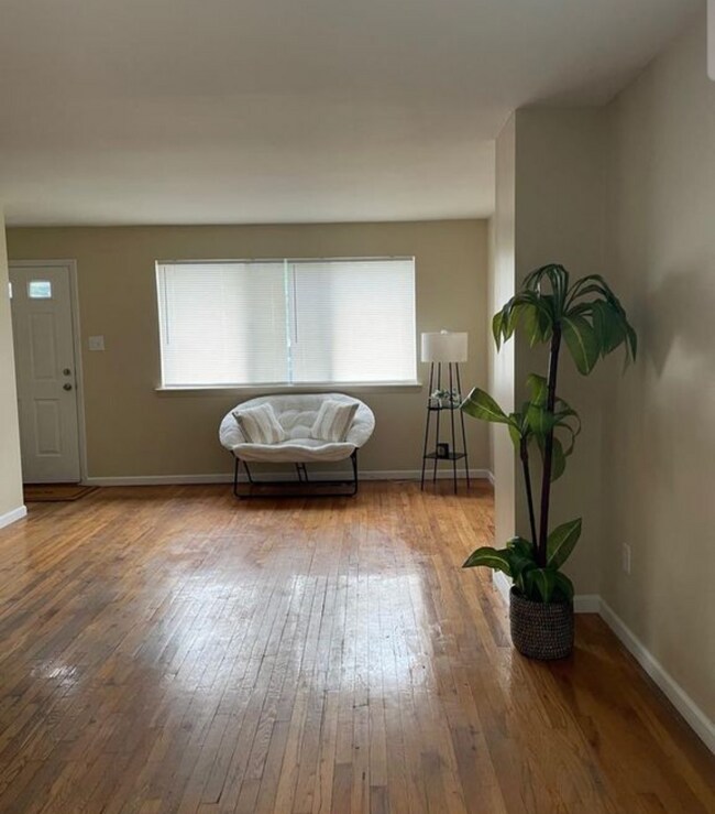 Building Photo - 762 Erford Rd